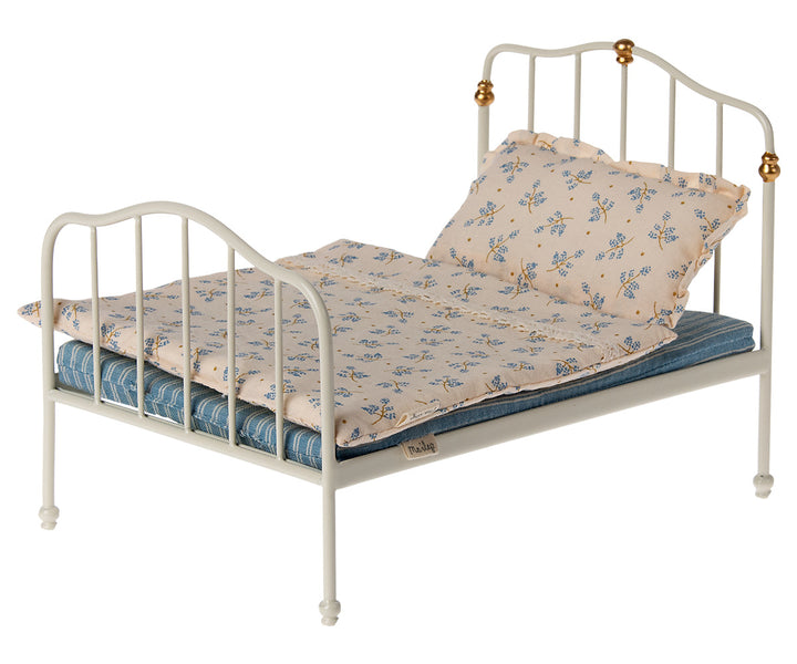 Bed, Mouse
