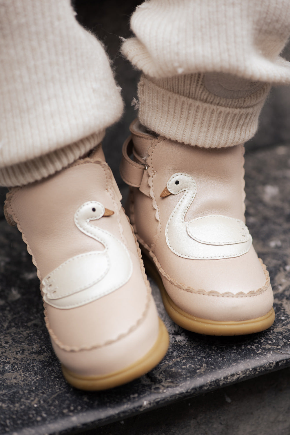 Sify Shoes | Swan