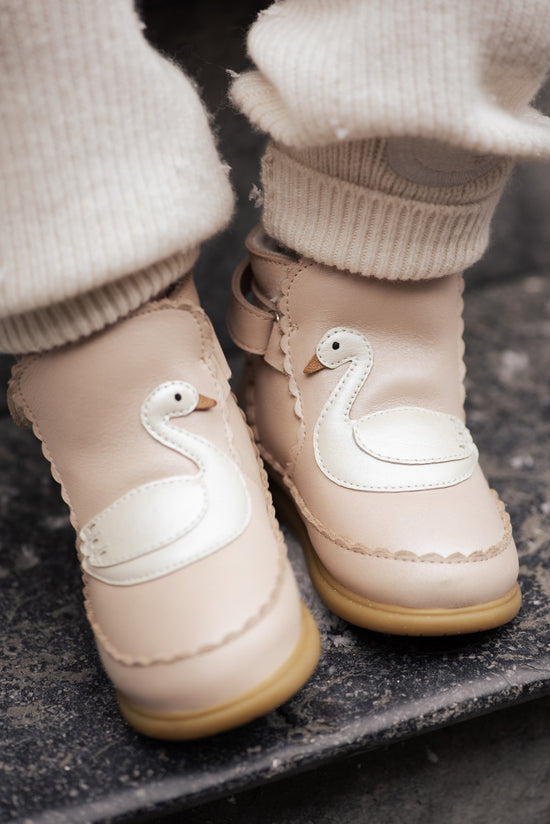 Sify Shoes | Swan