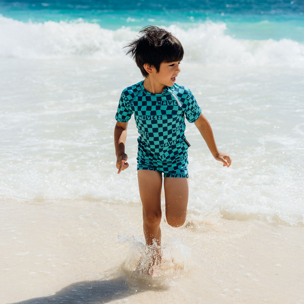 CHECKERED WAVES TEE