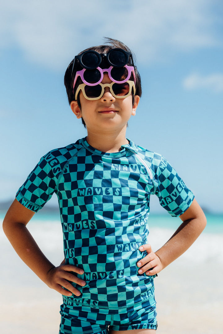 CHECKERED WAVES TEE
